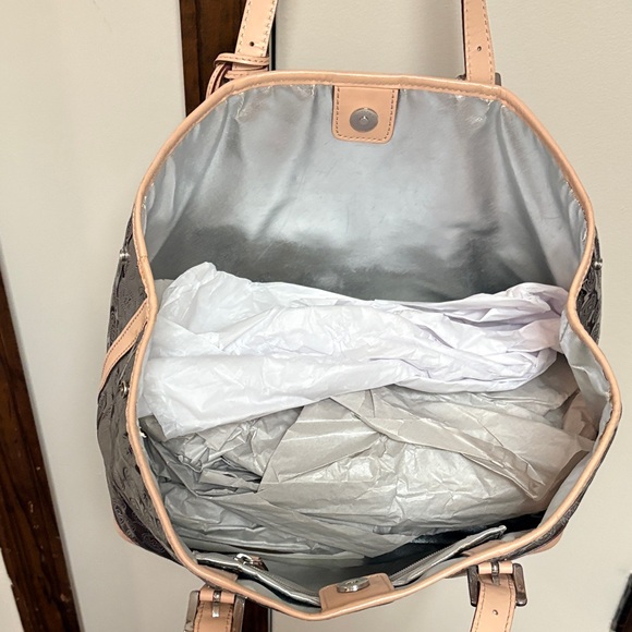 Michael Kors Silver monogram tote Bag - Picture 6 of 7